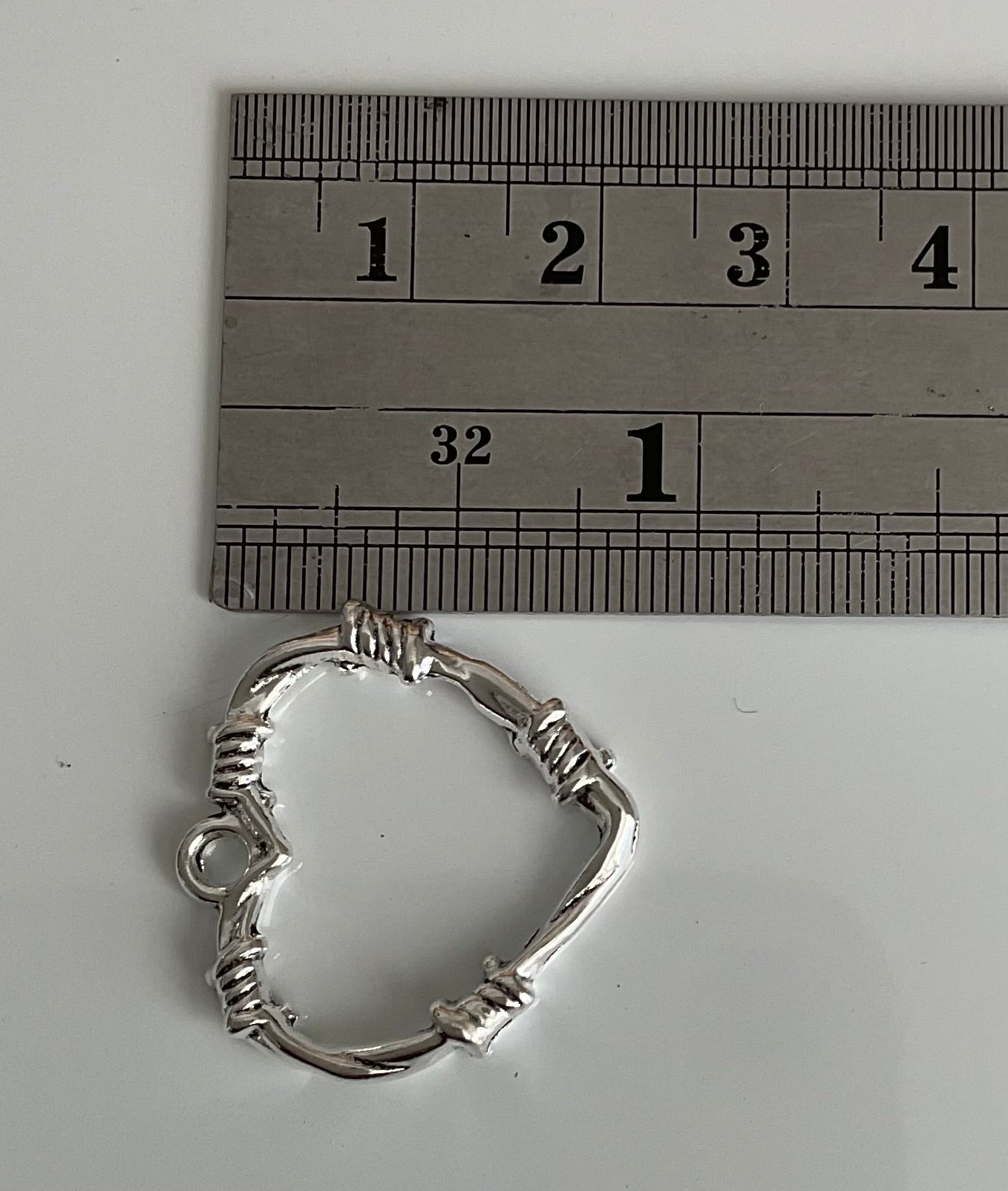Charm Corazón de Alambrado (25 pz)