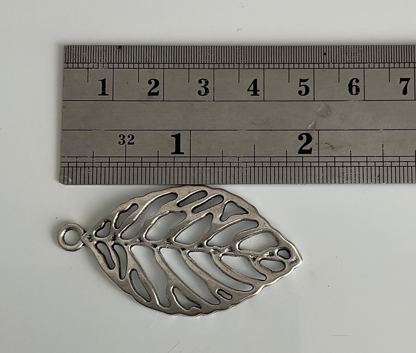 Charm Hoja Calada Vintage 🌿