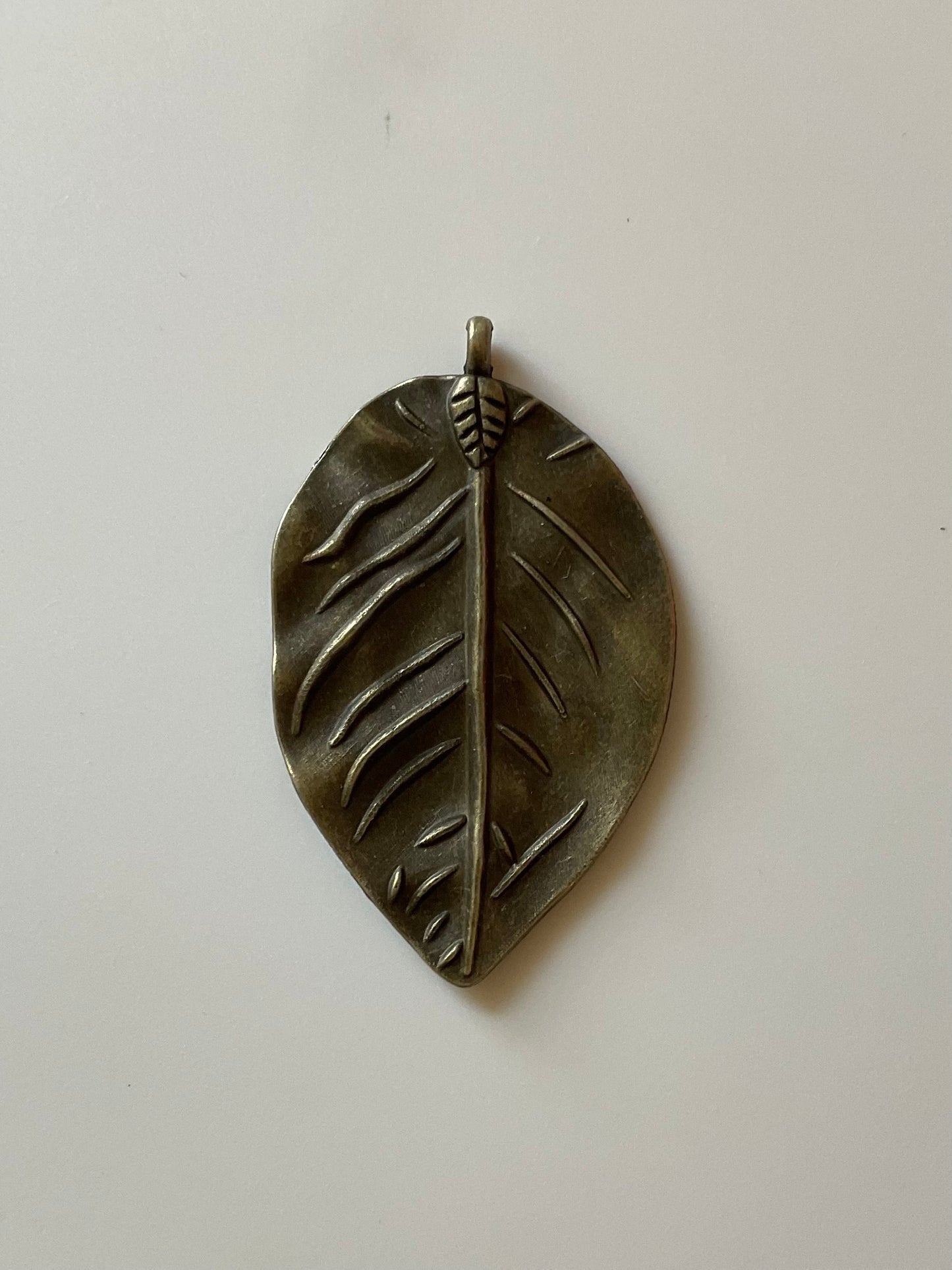 🌿 Charm “Hoja Boho Vintage”