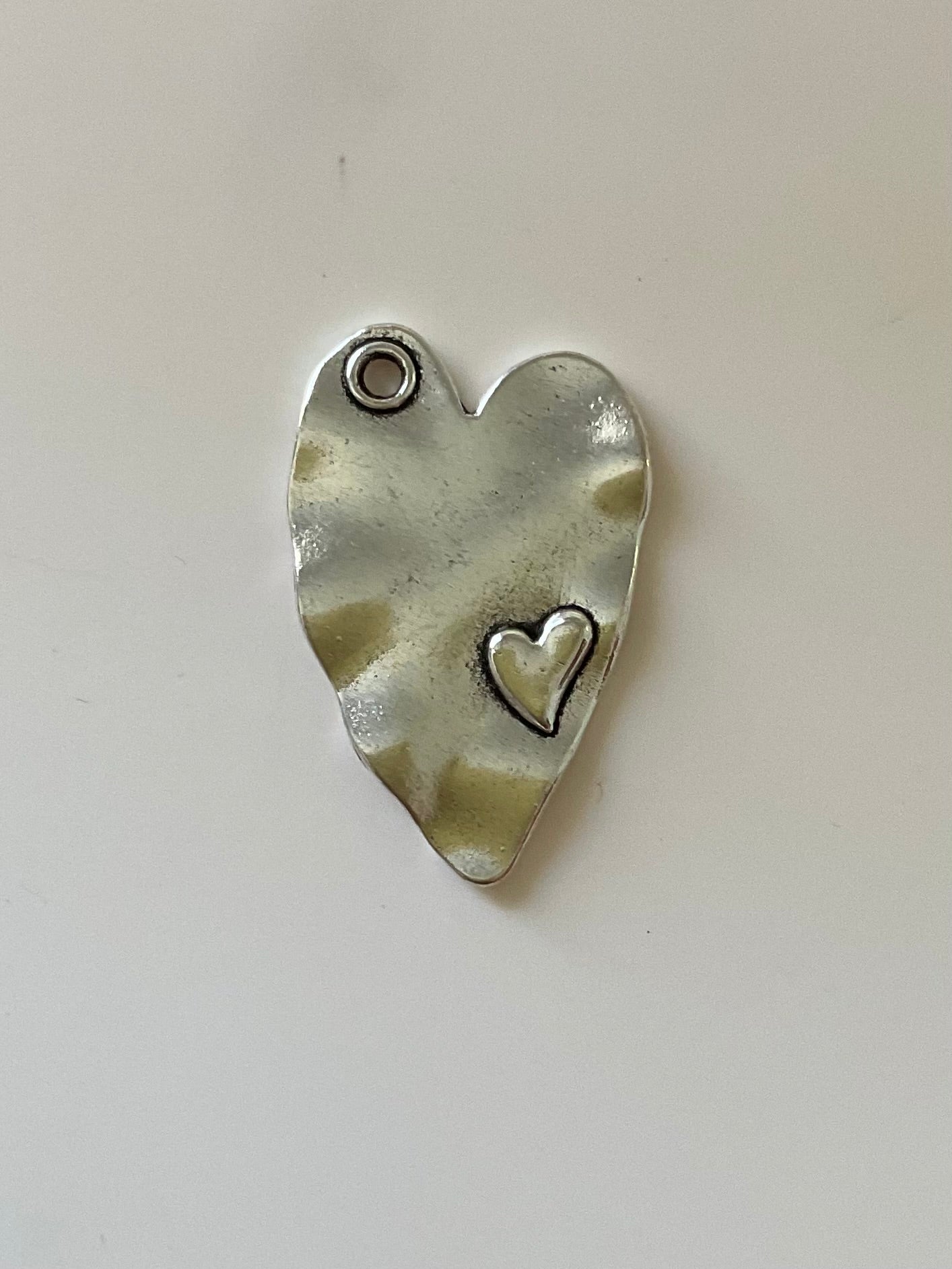 Corazón Moderno Martillado 🤍