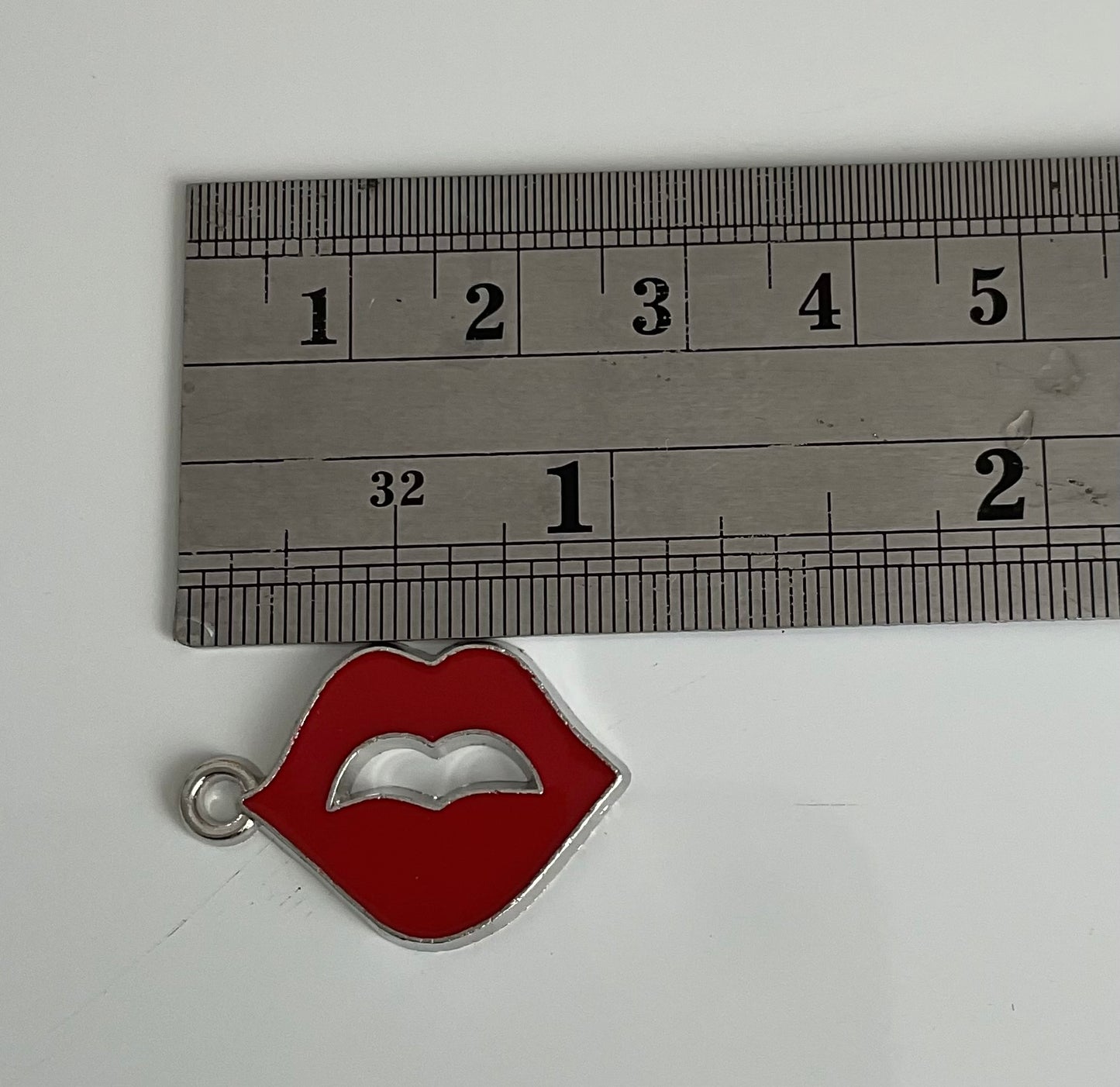 💋 Charm Labios Rojos