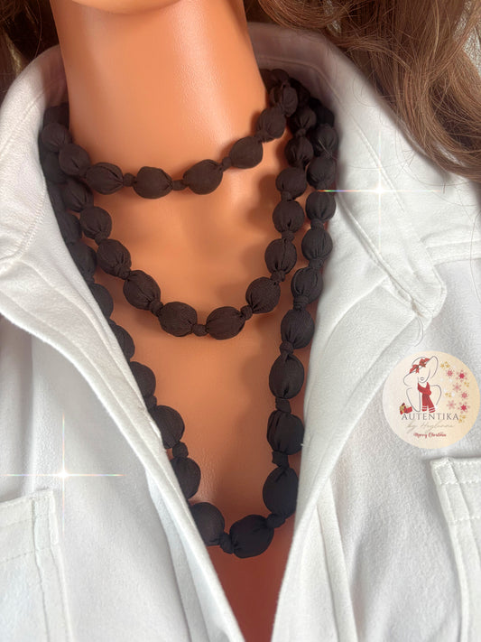 Collar Nudo Marrón Elegancia Natural