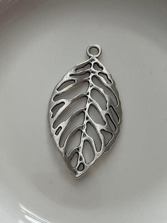Charm Hoja Calada Vintage 🌿