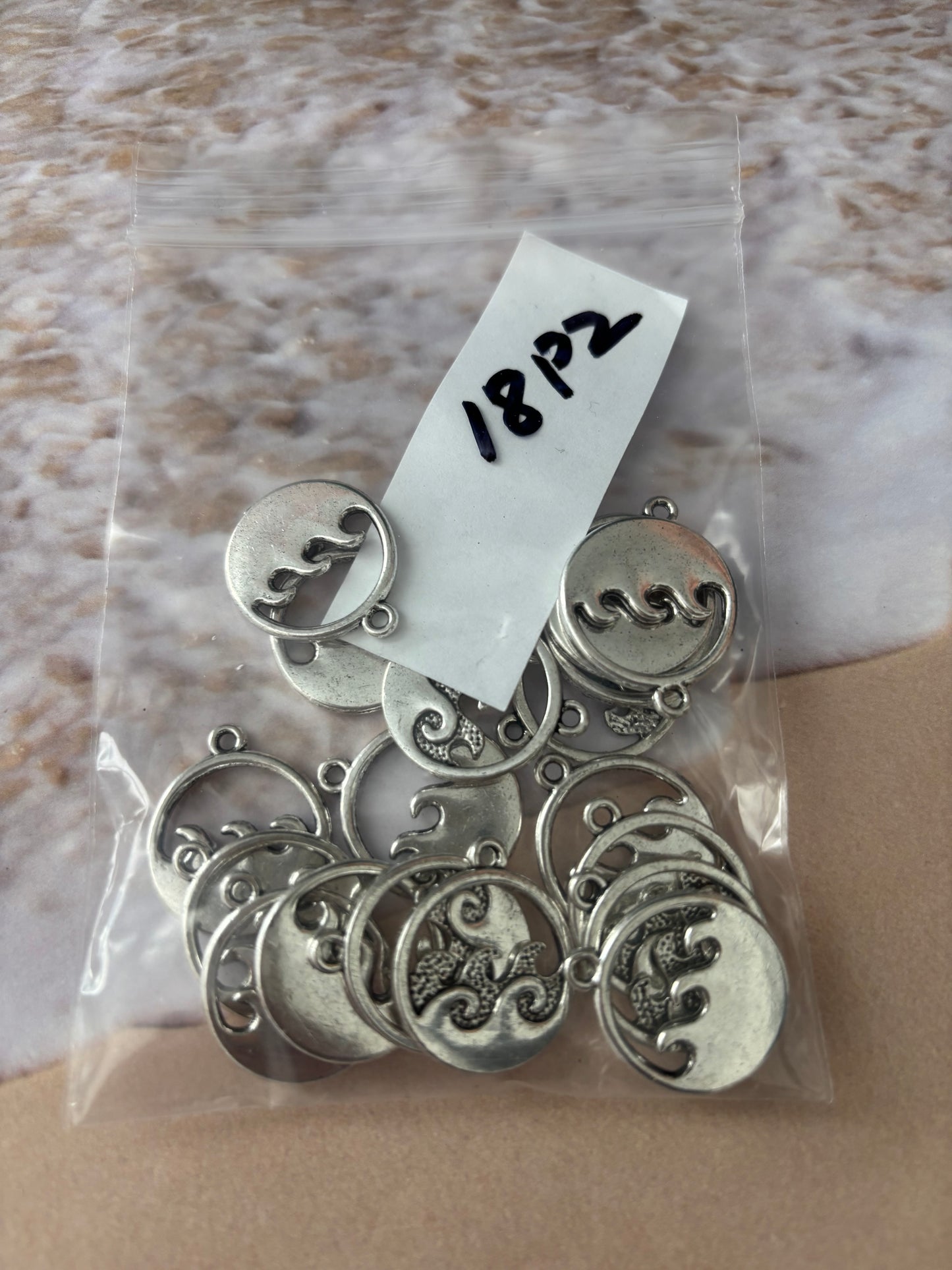 Flat Round whith Sea Wave (18pz )