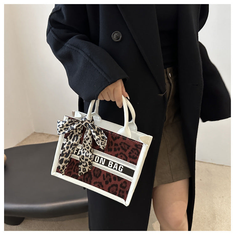 Women's Medium Special Letter Leopard Streetwear Sewing Thread Square Zipper Tote Bag