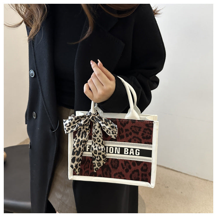 Women's Medium Special Letter Leopard Streetwear Sewing Thread Square Zipper Tote Bag