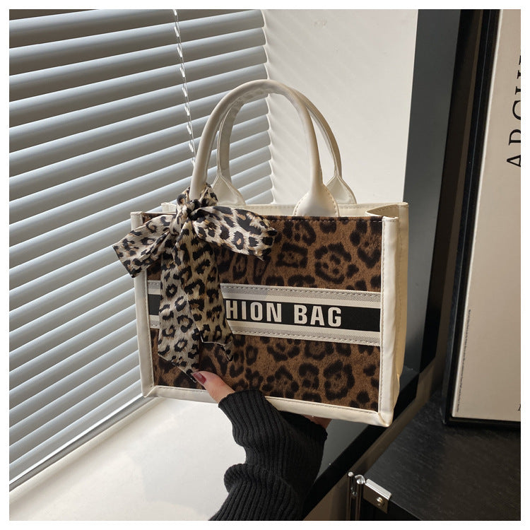 Women's Medium Special Letter Leopard Streetwear Sewing Thread Square Zipper Tote Bag