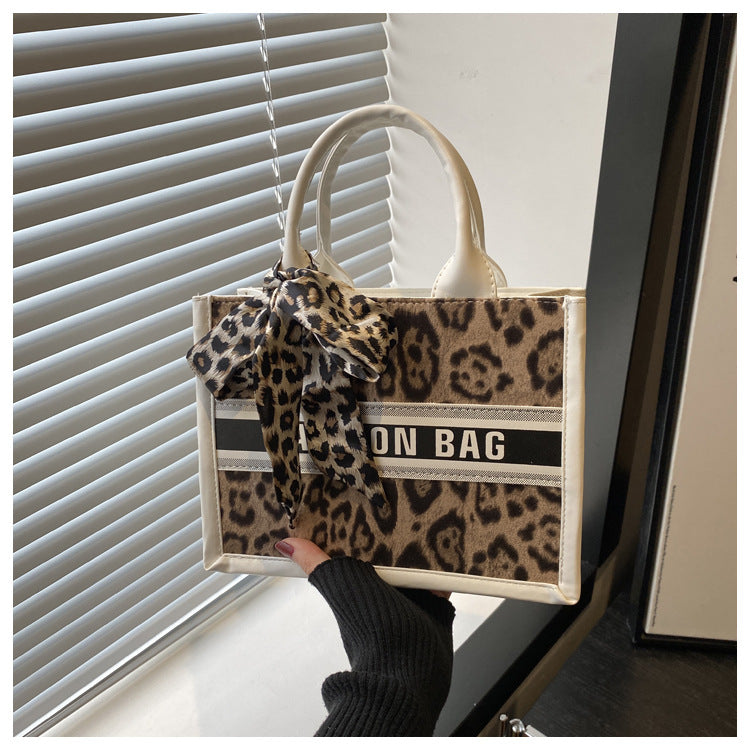 Women's Medium Special Letter Leopard Streetwear Sewing Thread Square Zipper Tote Bag