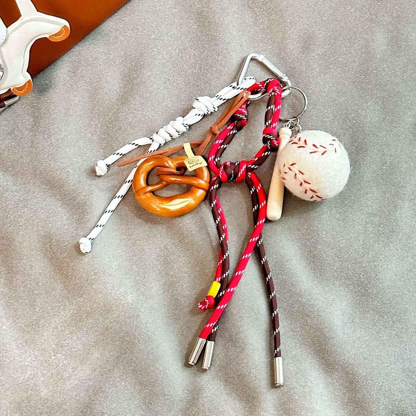 Mixed materials Animal Ball