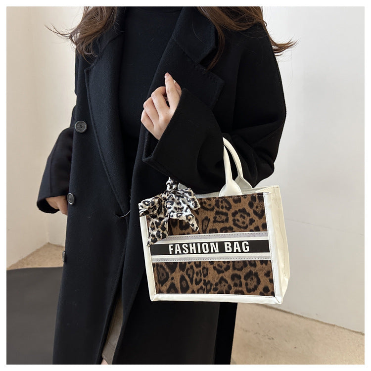 Women's Medium Special Letter Leopard Streetwear Sewing Thread Square Zipper Tote Bag