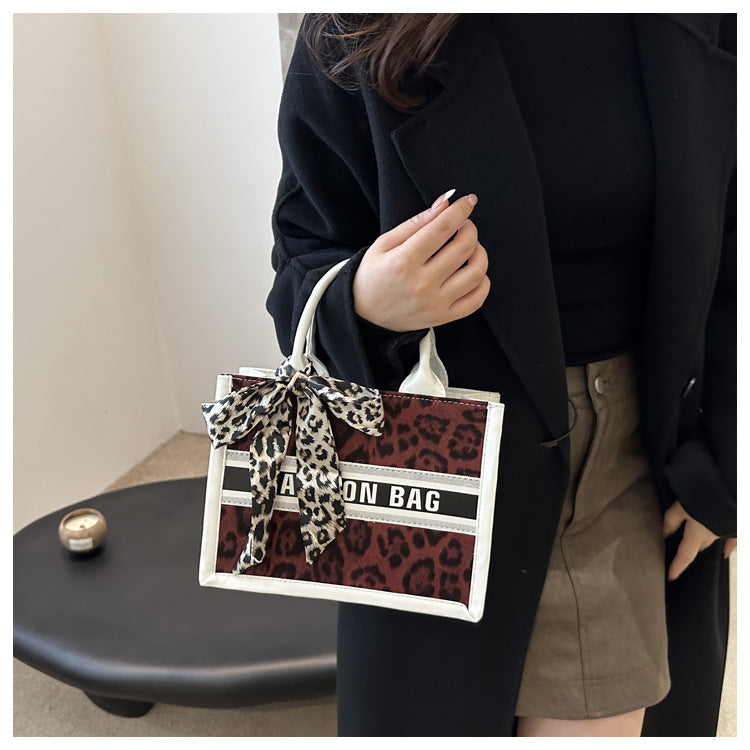 Women's Medium Special Letter Leopard Streetwear Sewing Thread Square Zipper Tote Bag