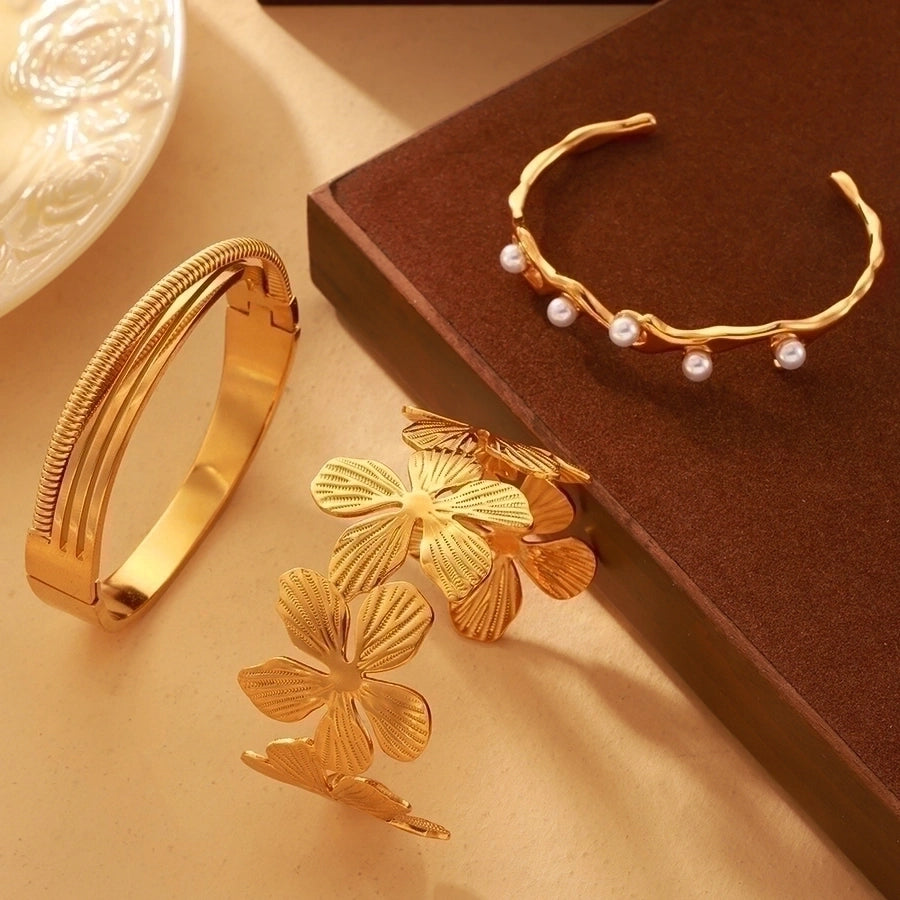 Basic Modern Style Classic Style Spray Flower Petal Titanium Steel 18K Gold Plated Artificial Pearls Bangle In Bulk