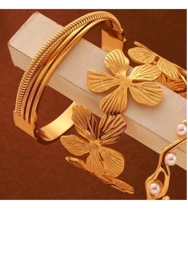 Basic Modern Style Classic Style Spray Flower Petal Titanium Steel 18K Gold Plated Artificial Pearls Bangle In Bulk